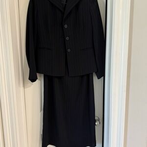 Le Suit Black Pinstripe Women's Suit